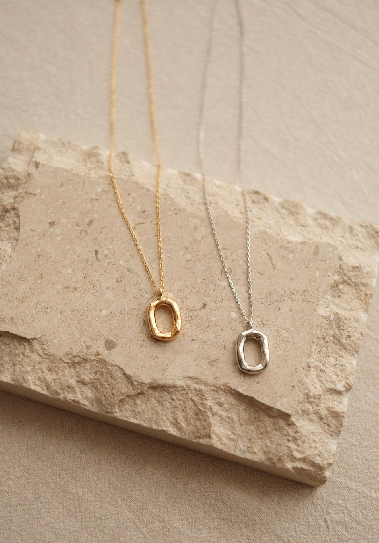 18K Simple Oval Necklace - NOV ACCESSORIES