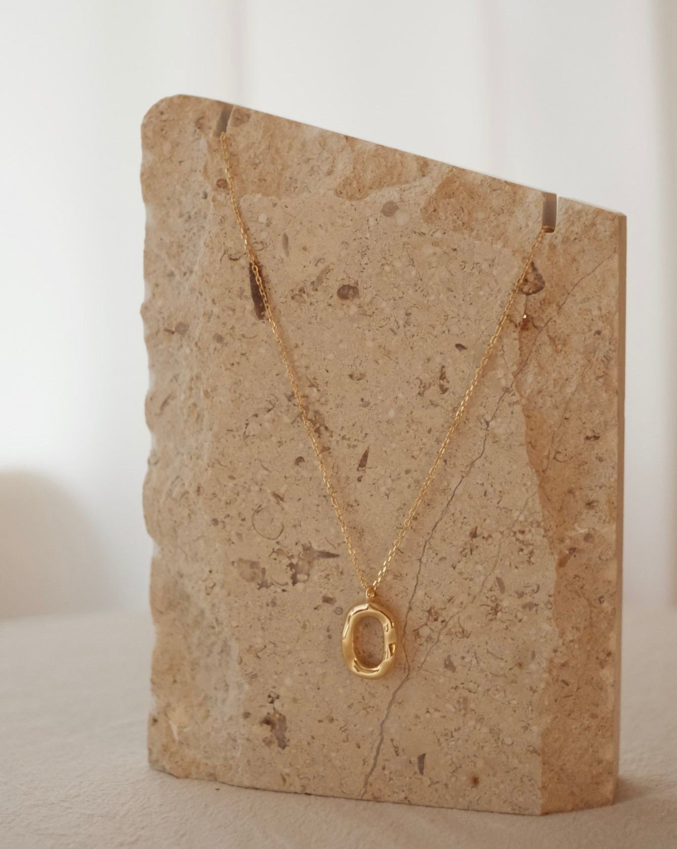 18K Simple Oval Necklace - NOV ACCESSORIES