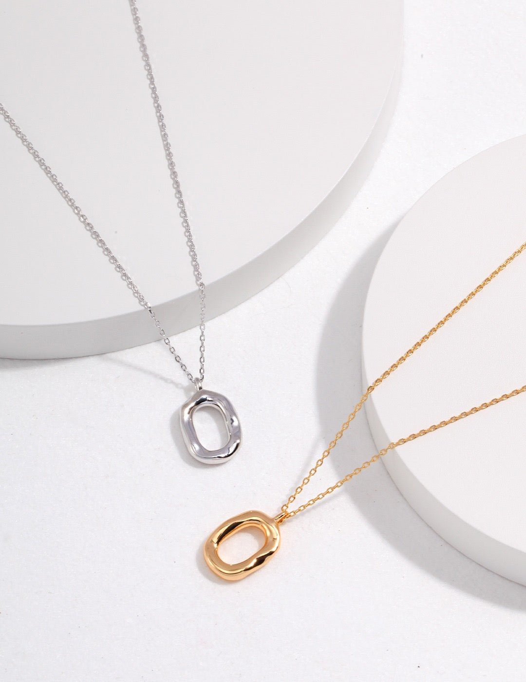 18K Simple Oval Necklace - NOV ACCESSORIES