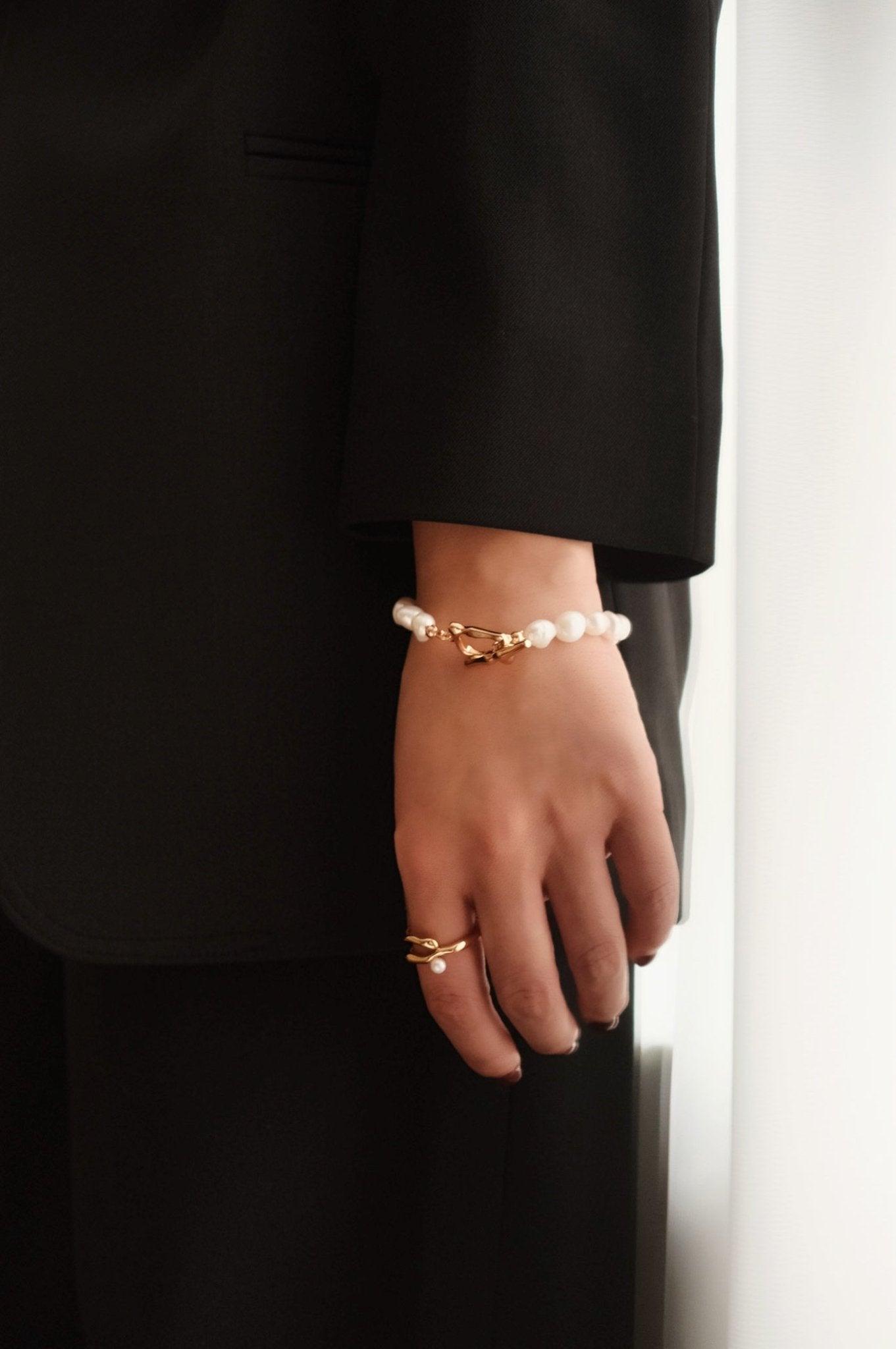 Classy Baroque Pearl Bracelet - NOV ACCESSORIES