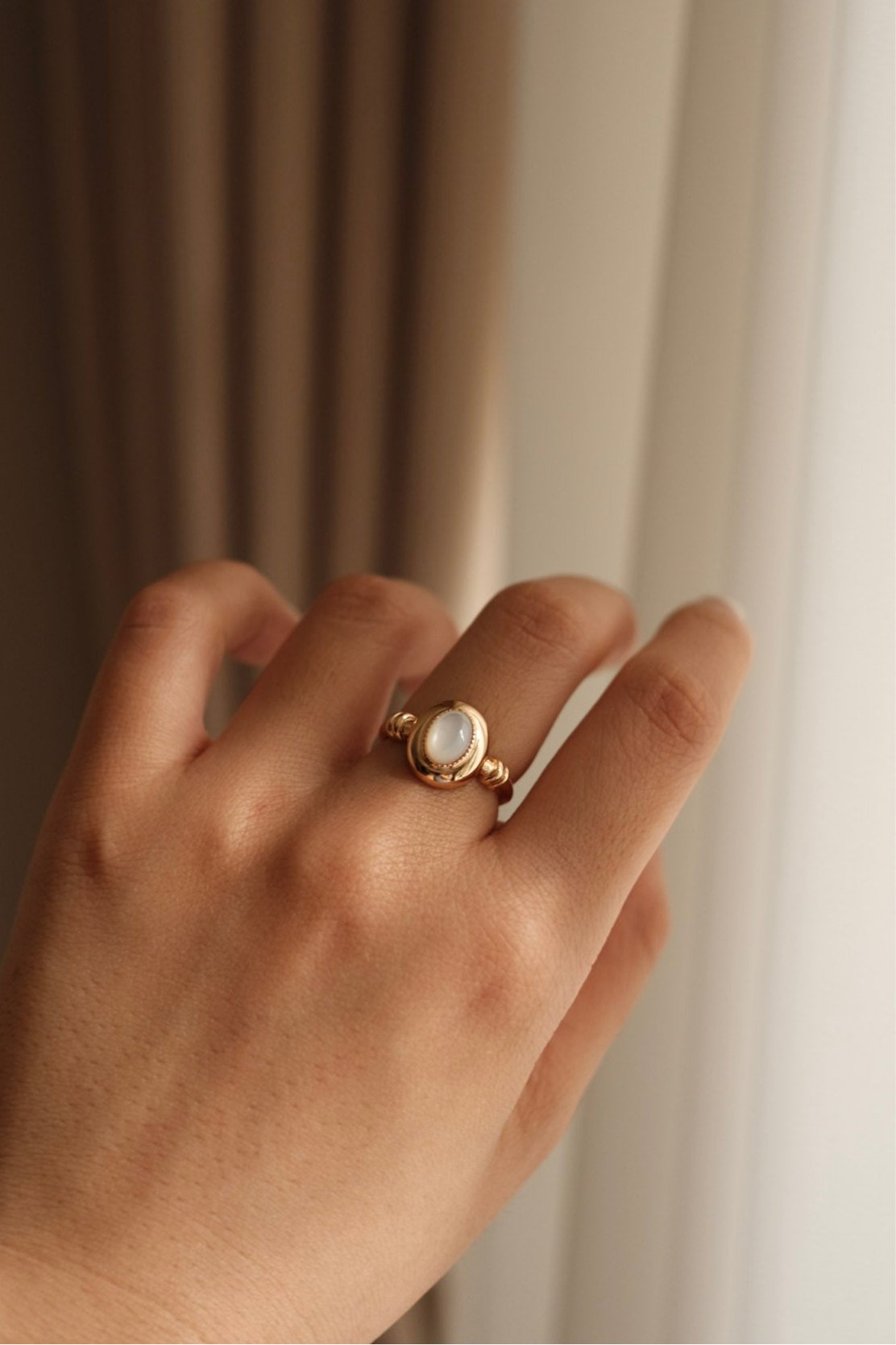 Oval White Agate Ring - NOV ACCESSORIES